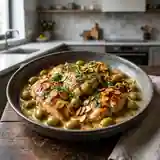 Poulet fondant aux amandes croquantes et olives savoureuses