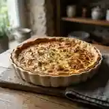 Quiche aux oignons fondante et savoureuse