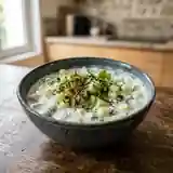 Raïta de concombre fraîche à l'indienne