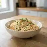 Coleslaw croquant et sauce crémeuse