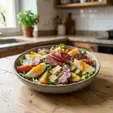 Salade complète gourmande au saucisson