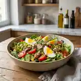 Salade composée fraîche au thon et légumes croquants