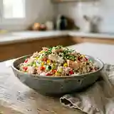 Salade de riz au crabe fraîche et savoureuse
