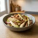 Salade d'endives déglacée au vinaigre avec lardons croustillants