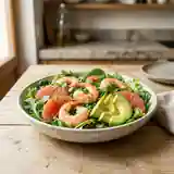 Salade fraîche au pamplemousse et crevettes décortiquées