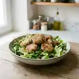 Salade fraîche aux boulettes de pavot (Mohnklösse)