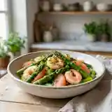 Salade fraîche d'asperges vertes et crustacés aux agrumes