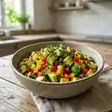 Salade fraîche d'avocat aux poivrons et fines herbes