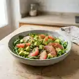Salade fraîche d'avocat et pamplemousse rose