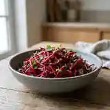 Salade fraîche de betteraves crues au citron et coriandre