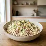 Salade fraîche de chou blanc à l'épaule fumée et emmental