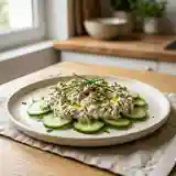 Salade fraîche de concombre au thon et yaourt crémeux