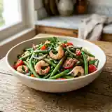 Salade fraîche de haricots verts aux écrevisses et vinaigrette citronnée