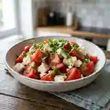 Salade fraîche de tomates et feta au basilic