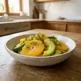 Salade fraîche d'orange et avocat aux saveurs méditerranéennes