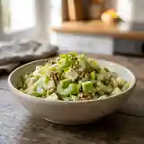 Salade fraîche et croquante de céleri branche