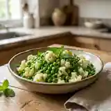 Salade fraîche et croquante de petits pois et chou-fleur