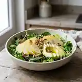 Salade fraîche poire et avocat gourmande