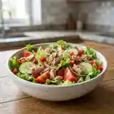 Salade fraîcheur aux légumes croquants et thon savoureux