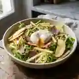Salade frisée, œuf poché et pomme