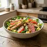 Salade gourmande au poulet fumé, pamplemousse et gouda