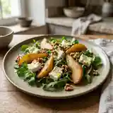 Salade gourmande de chèvre frais aux poires caramélisées
