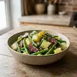 Salade gourmande de haricots verts et pommes de terre au saucisson sec