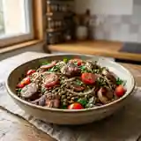 Salade gourmande de lentilles vertes aux saucisses grillées