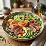 Salade gourmande de saumon fumé et magret de canard