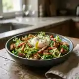 Salade lyonnaise traditionnelle : recette facile et gourmande