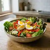 Salade mélangée fraîche et gourmande pour une personne