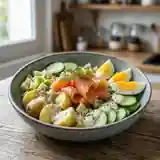 Salade nordique au saumon et sa sauce au cidre