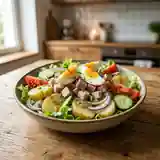 Salade paysanne gourmande au jambon et légumes frais