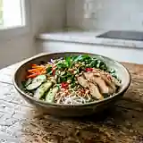 Salade vietnamienne de poulet fraîche et parfumée