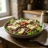 Salade vosgienne gourmande au lard fumé et munster