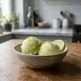 Sorbet rafraîchissant au citron vert fait maison