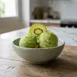 Sorbet rafraîchissant au kiwi et citron vert fait maison