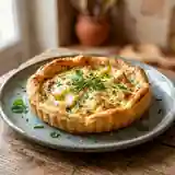 Tarte croustillante au camembert et herbes fraîches