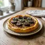 Tarte feuilletée au boudin noir et compotée d'oignons caramélisés