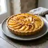 Tarte Pêches Fondantes et Éclats de Macarons