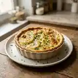 Tarte savoureuse au navet, emmental et persil frais