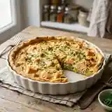 Tarte savoureuse au saumon frais et poireaux fondants