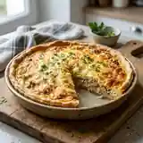 Tarte savoureuse au thon et riz fondant