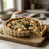Tarte savoureuse aux blettes fraîches et raisins sucrés