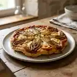Tarte Tatin aux Endives Caramélisées et Chavignol Fondant