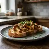 Toast gourmand aux girolles sautées au Pineau des Charentes