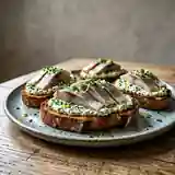 Toasts frais au hareng fumé et crème citronnée