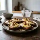 Toasts gourmands au fromage de chèvre et pain d'épices