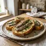 Toasts gourmands aux anchois et beurre à l'ail