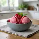 Yaourt glacé à la framboise maison : recette fraîche et gourmande